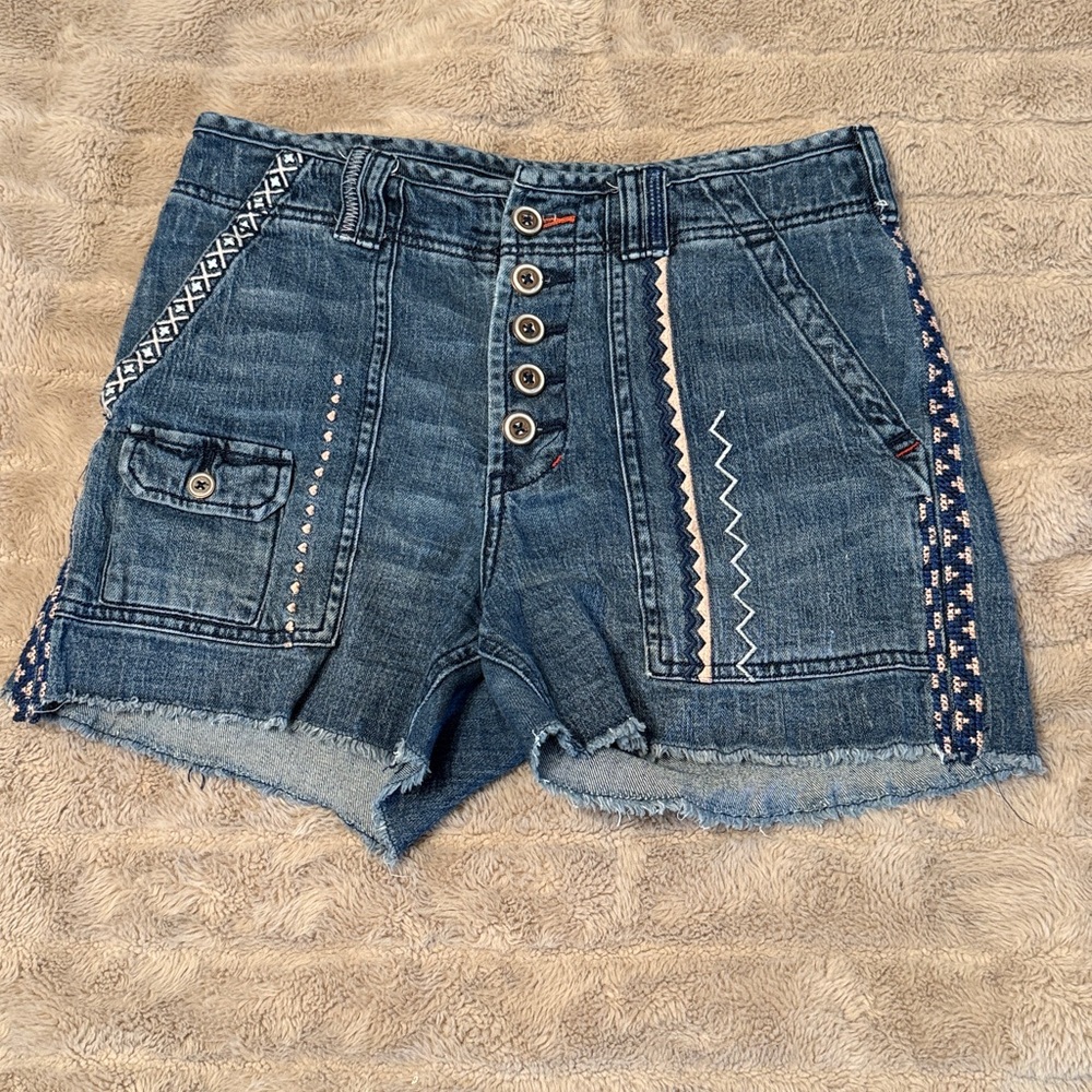 Denim Button-Front Embroidered Women’s Shorts - Blue - Picture 4 of 12